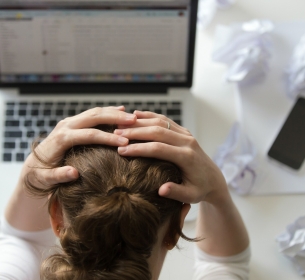 A armadilha da produtividade tóxica: por que menos reuniões e mais ócio criativo salvam empresas